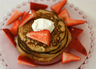 Strawberries with ricotta pancakes. Credit: Flickr / MyDailyMorsel