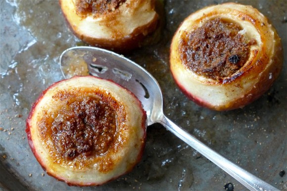 Baked apples with amaretti filling. Credit: © Nathan Hoyt
