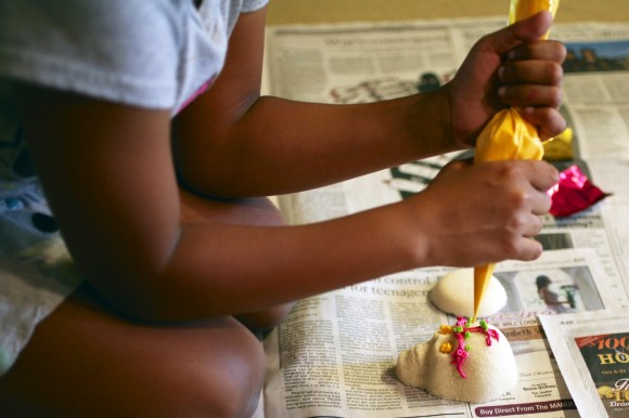 Creating Mexican calaveras - the sugar skulls that are omnipresent in Day of the Dead celebrations - is an easy holiday activity for families. Youngsters get as much joy out of decorating the skulls as their parents do.