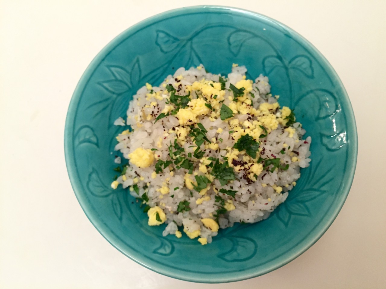 Maze-gohan, or tossed rice, with parsley, dried purple shiso leaf and egg. Credit: Copyright 2015 by Hiroko Shimbo