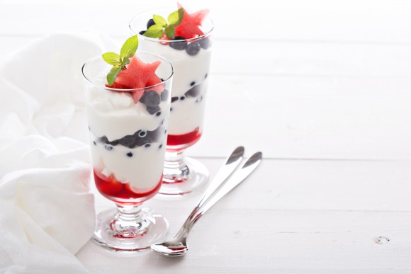 Layers of berries and whipped cream make a refreshing summer dessert. Credit: Thinkstock